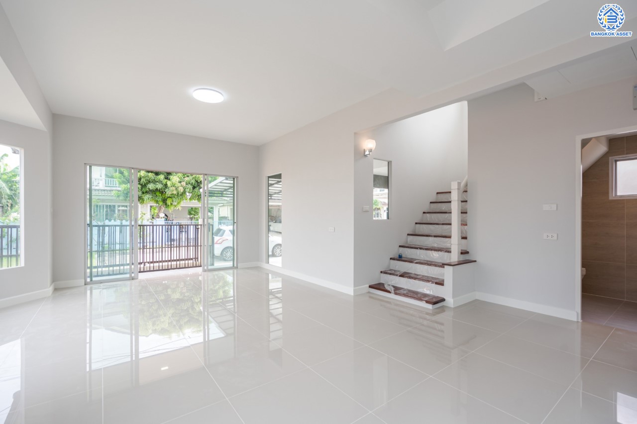 บ้านมือสองตกแต่งใหม่ แบรนด์ LH ม.ชัยพฤกษ์ เพชรเกษม81 พร้อมรองรับทุกความสุข บนเนื้อที่ 50.3 ตร.ว. ฟังก์ชัน 3 ห้องนอน 2 ห้องน้ำ 2 ที่จอด บนทำเลใกล้ The Mall บางแค รถไฟฟ้า "สถานีหลักสอง" ทางด่วน "พระราม2" และเชื่อมสู่ ถ.พุทธมณฑลสาย4 เพียง 5 นาที*